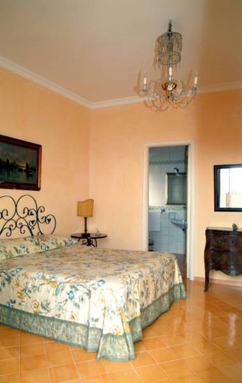 Bed and Breakfast Riviera di Chiaia  Италия, Неаполь