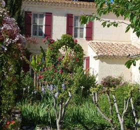 Logis Auberge du Mas de la Feniere  в Арле