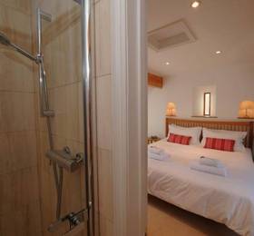 Bodhi House Bed and Breakfast  в Бате