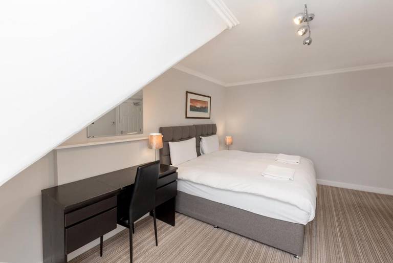 Premier Inn Edinburgh City Centre York Place