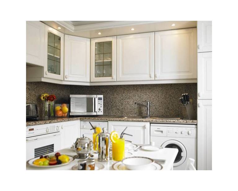Flemings Hotel & Apartments 