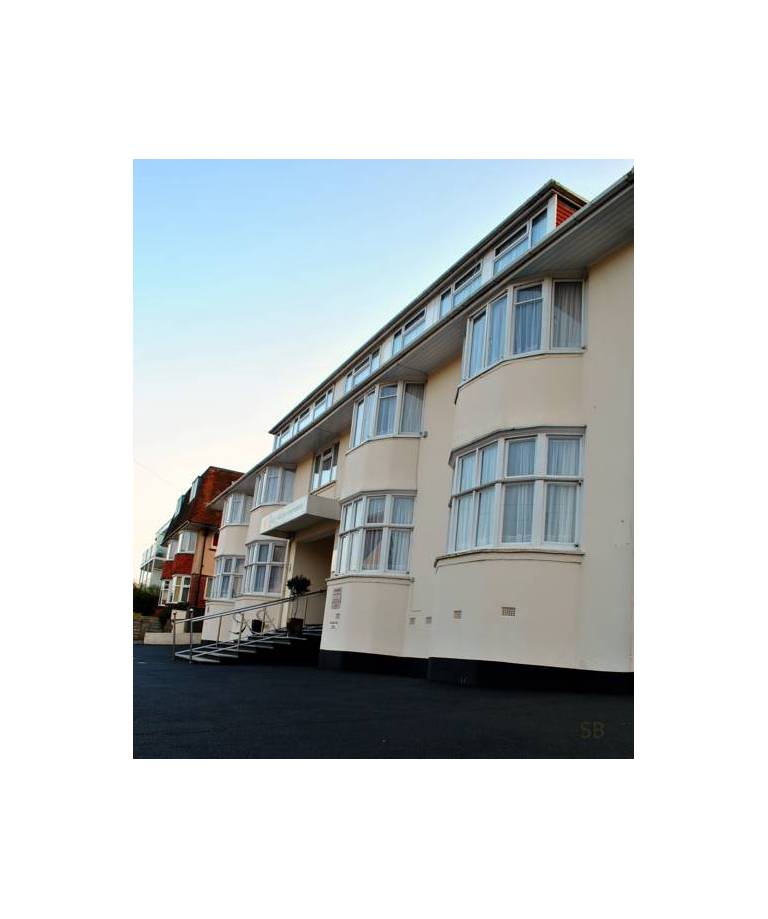Riviera Holiday Apartments 
