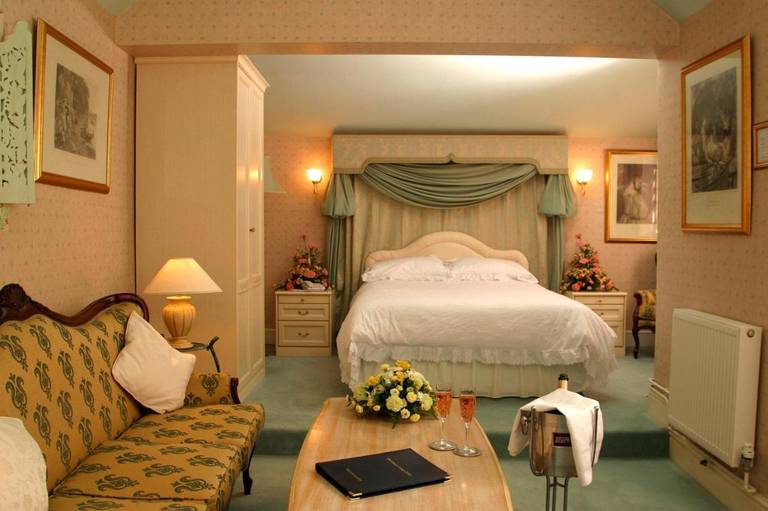 The Country Cottage Hotel 