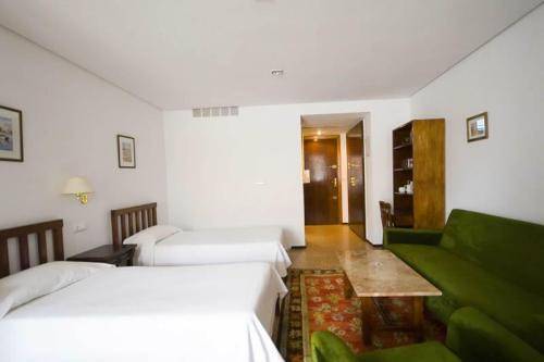 Apartamentos la Nogalera  3* Испания, Торремолинос