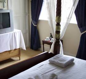 Featherstone Farm Hotel  в Вулвергемптоне