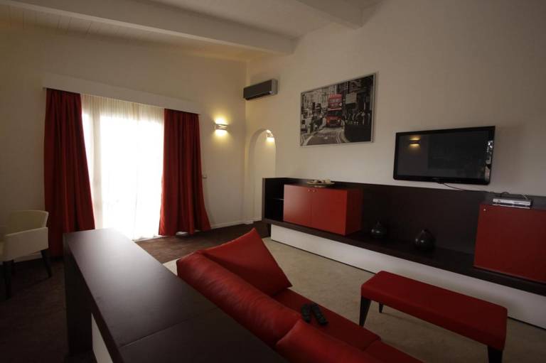 Hotel Paradise Airport 