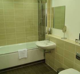 Apple Apartments @ E14  в Лондоне
