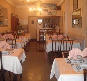 Hotel Au Pavillon Bleu  в Лурде