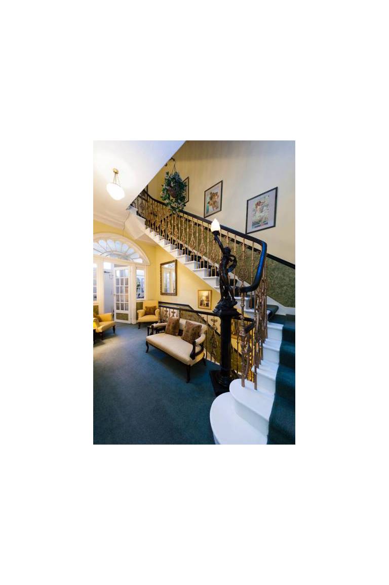 Garlands Guest House 