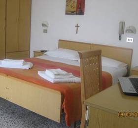 Hotel Carmen Viserba  в Римини