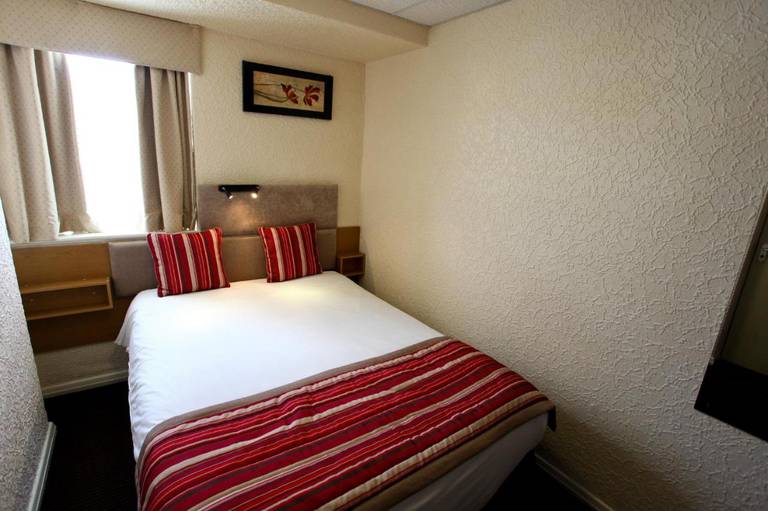 Clifton Court Hotel 