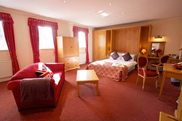 Hunters Lodge Hotel 