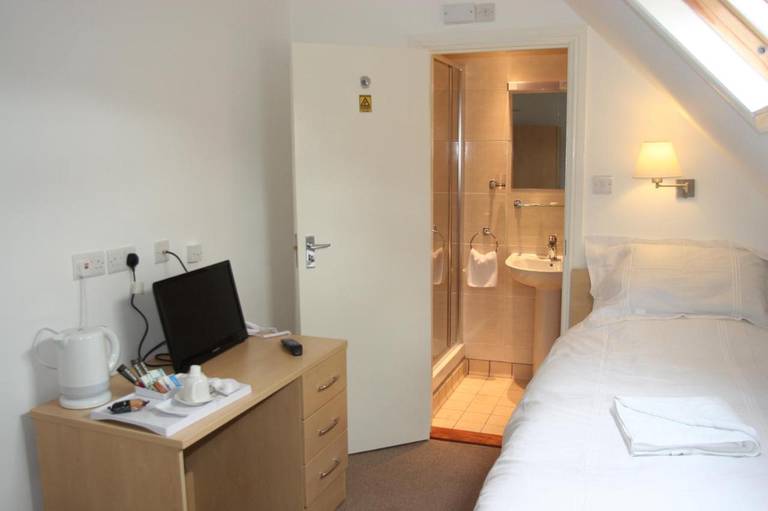 Clifton Lodge Hotel 