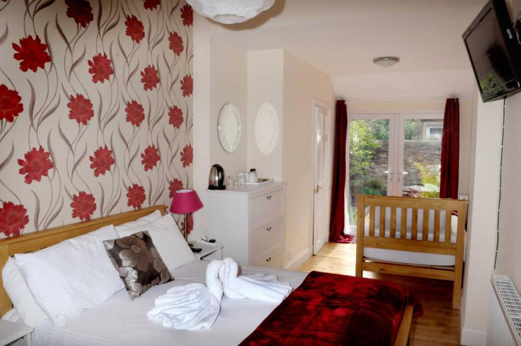 Balmore Guest House  3*