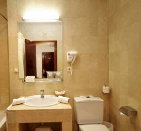 Hotel Derby Sevilla  в Севилье