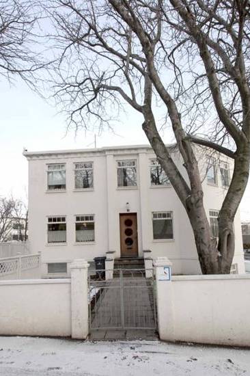 Hrafninn Guesthouse  3* Исландия, Акурейри