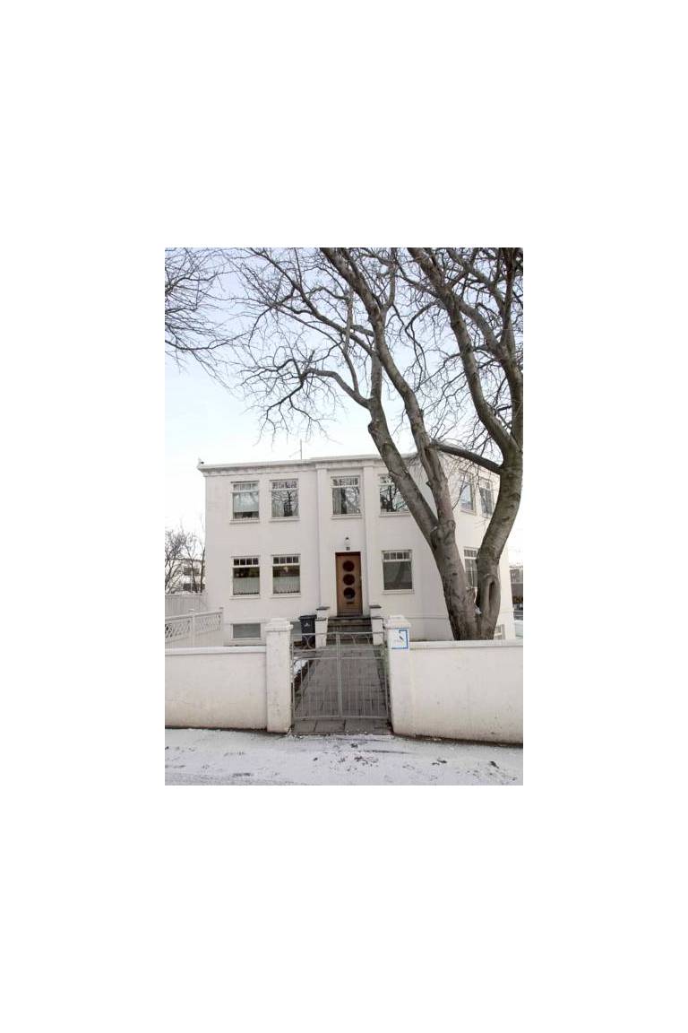 Hrafninn Guesthouse 