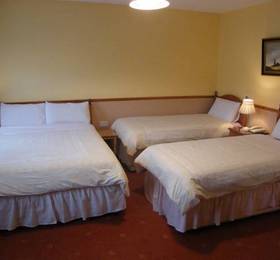 Kennys Guest House  в Каслбаре