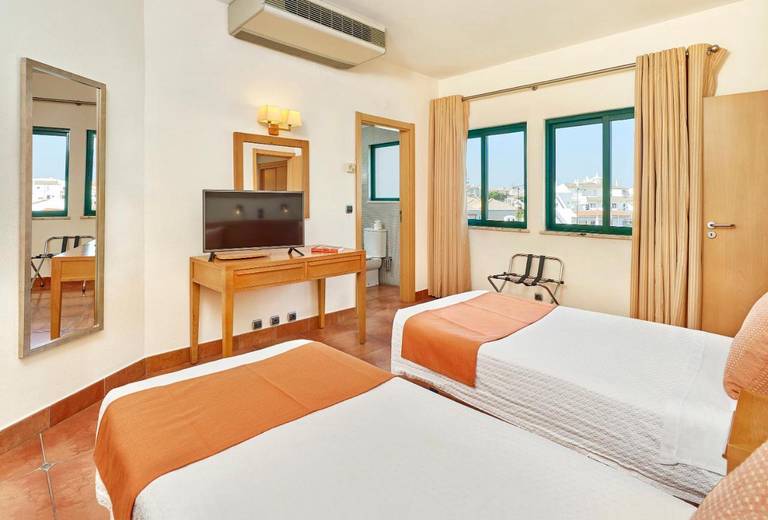 Oceanus Aparthotel 