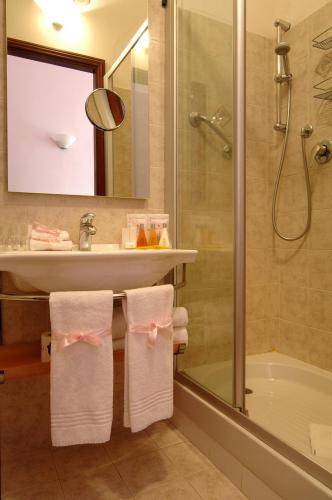 Residenza Frattina  Италия, Рим