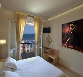 Hotel Ghirlandina в Римини