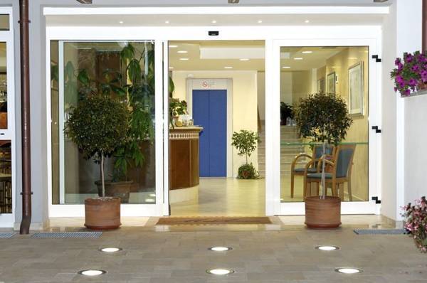 Hotel Mareazzurro  3* Италия, Террачина