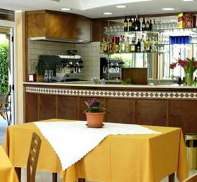 Hotel Mareazzurro  в Террачине