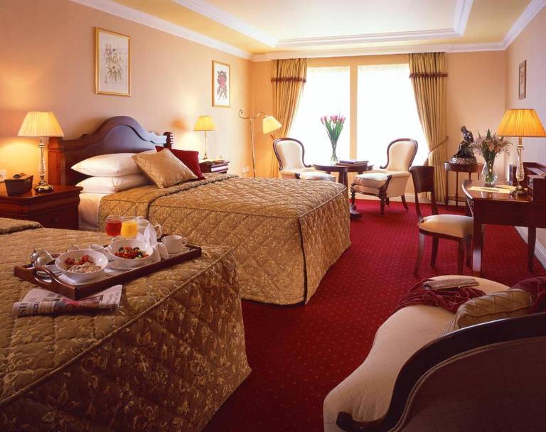 Meadowlands Hotel 