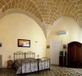 B B Casa Li Santi в Лечче