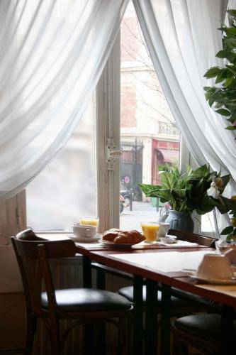 Kyriad Montmartre  3* Франция, Париж