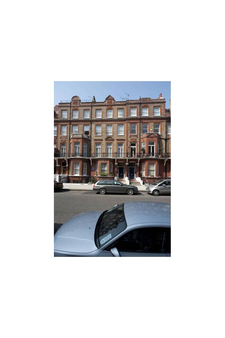 Astons Apartments 