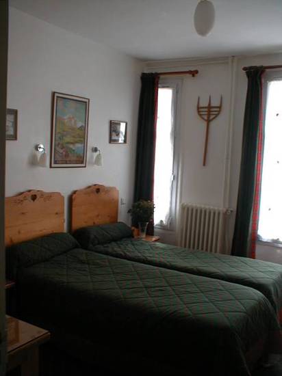 Hotel La Serre  2* Франция, Париж