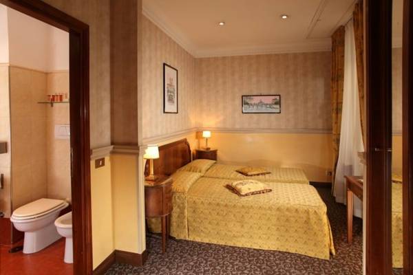 Hotel Condotti 