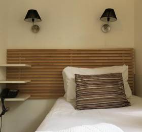 Dockside Hotel  в Лондоне