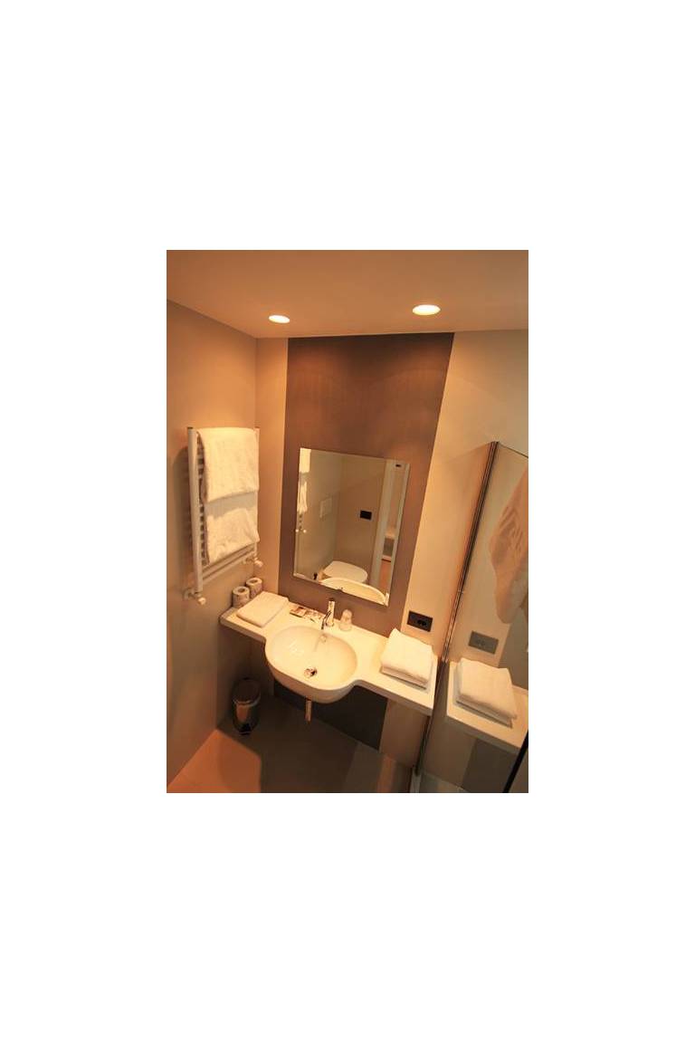Manin Suites 