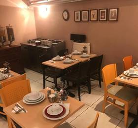 Elysee Hotel  в Лондоне