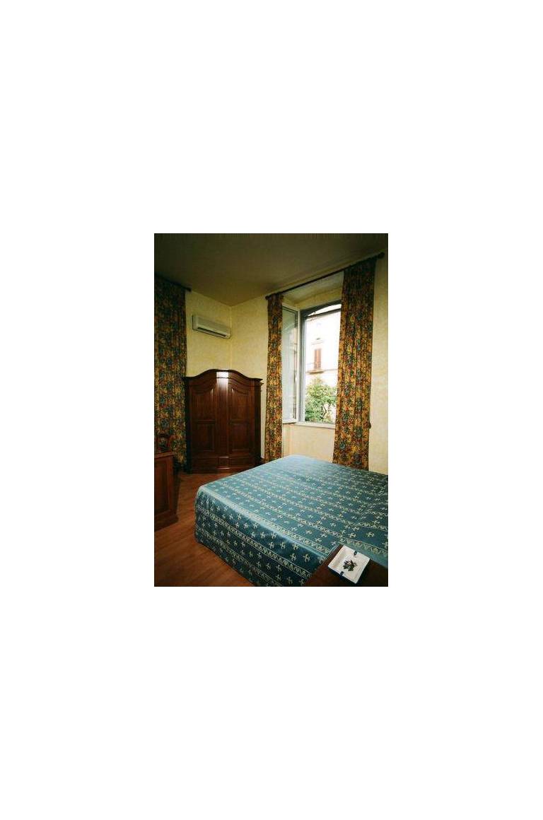Hotel Crispi 