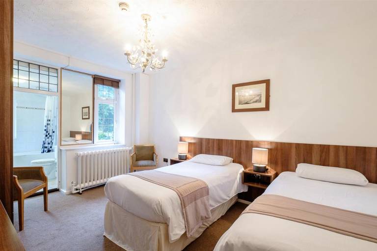 Yenton Hotel 