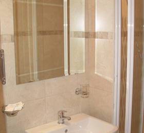 Adria Hotel  в Лондоне