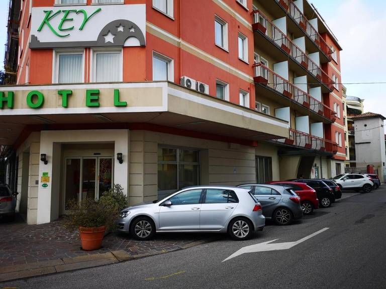 Key Hotel 