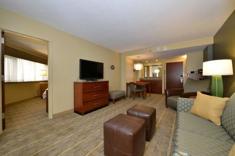 Oshkosh Premier Waterfront Hotel & Convention Center 