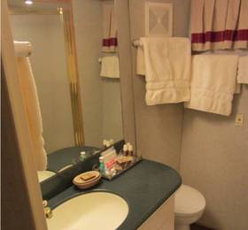 Ocean Romance Dockside Bed & Breakfast Yacht  в Ньюпорте (шт. Рок-Айленд)
