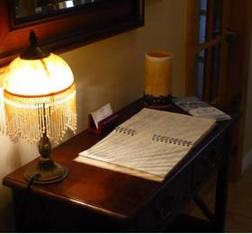 Gite Le Sieur de Joliette Bed and Breakfast  в Монреале