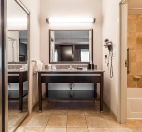 Отдых в Hampton Inn & Suites by Hilton Lethbridge  - Канада, Летбридж