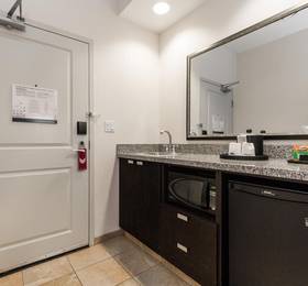 Туры в Hampton Inn & Suites by Hilton Lethbridge  в Канаде