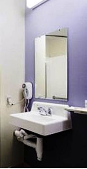 Microtel Inn & Suites by Wyndham Raleigh  2* США, Роли