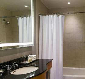 Renaissance Chicago O'Hare Suites Hotel  в Чикаго