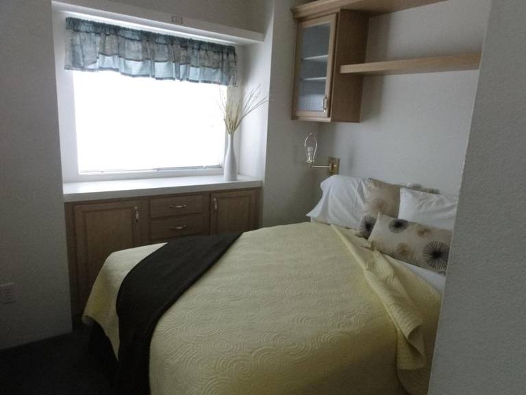 Arden Acres Executive Suites & Cottages 