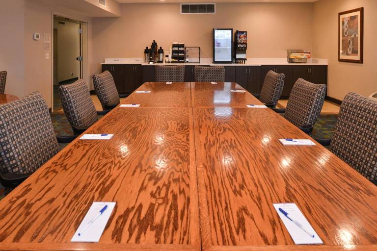Candlewood Suites Boise - Towne Square 