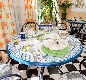 Villa Marco Polo Bed and Breakfast Inn  в Виктории